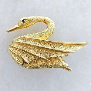 Vintage Signed DFA Swan Brooch, Gold Tone, Rhinestone